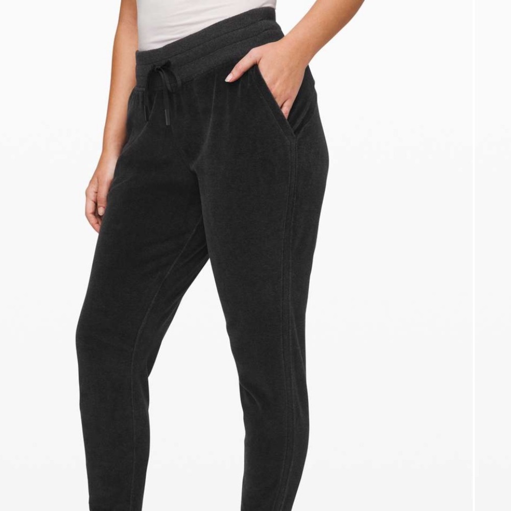 Lulu velvet joggers black velour